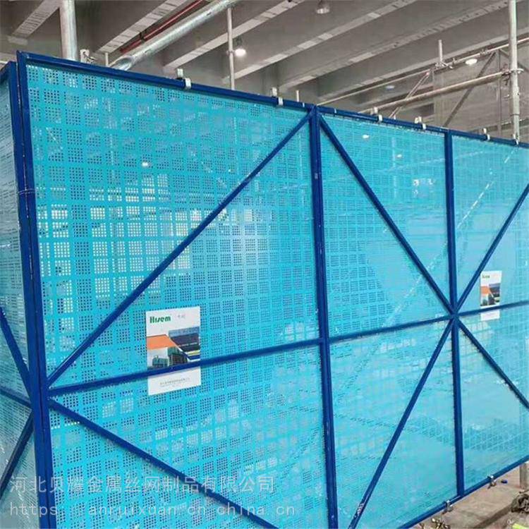 建筑工地防護衛士 深入解析外墻藍色金屬防護爬架網